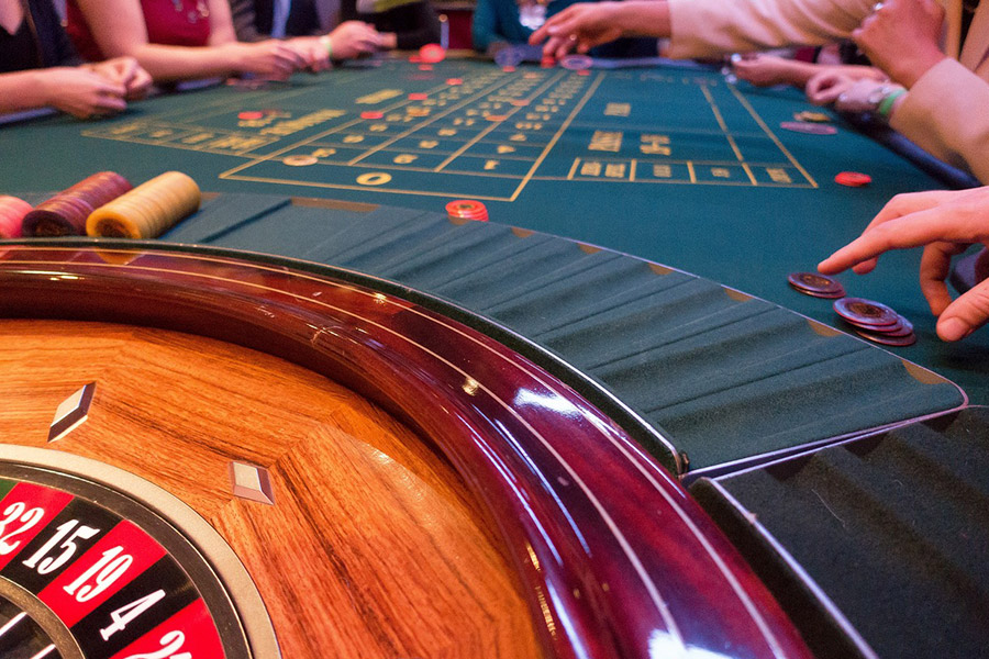 roulette table playing